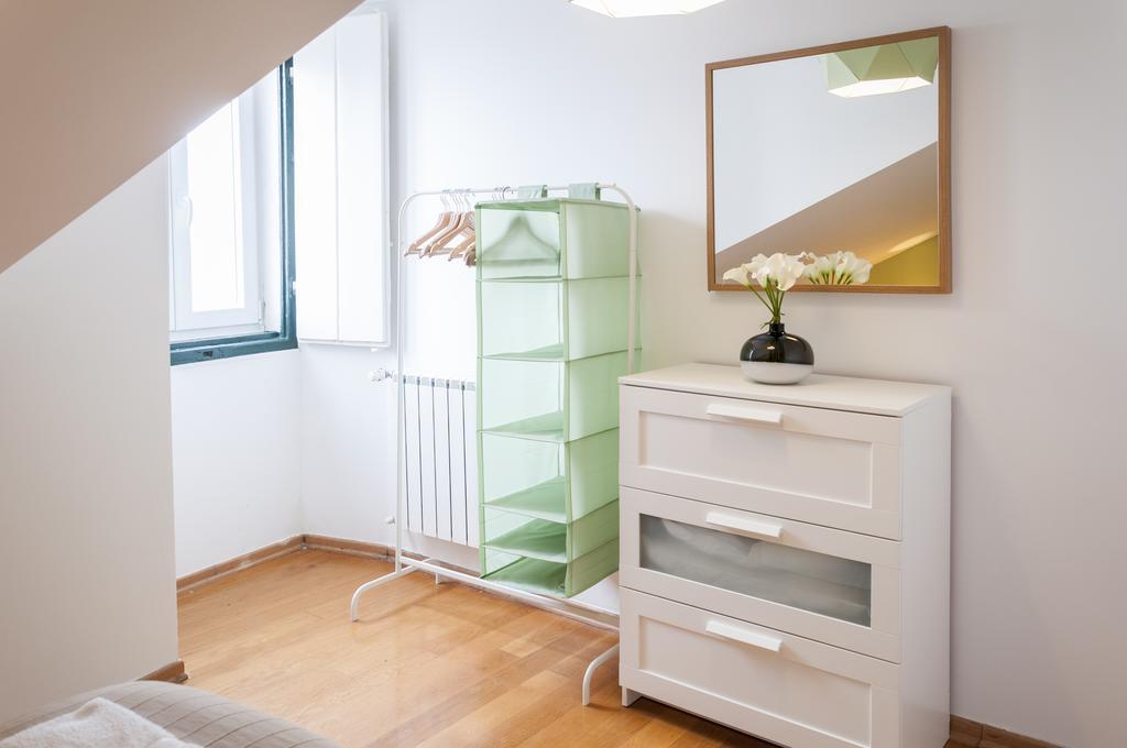 Contemporary Lisbon Apartment In Historical Chiado Exterior foto